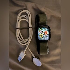 Apple Watch Series 6 GPS (NO cellular) 40MM w/charger & watch bands (new & used)